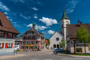 Ortsmittel Blick auf Rathaus Lenzkirch_Internet_9835 (c) Hochschwarzwald Tourismus GmbH